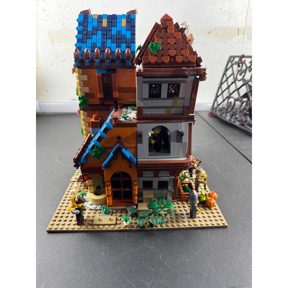 Medieval Town Square Village Tavern and Alchemist Shop Building Set with 8 Minis